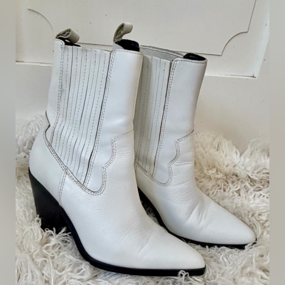 Aldo White Pointed Toe Heeled Boots size 7